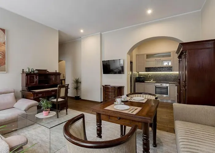 Spacious And Quiet Apartment In The City Centre